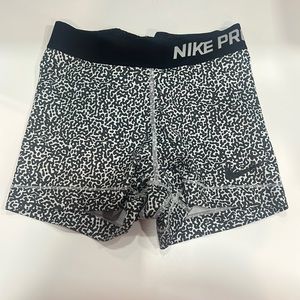 Nike Pro || Black & white splotched